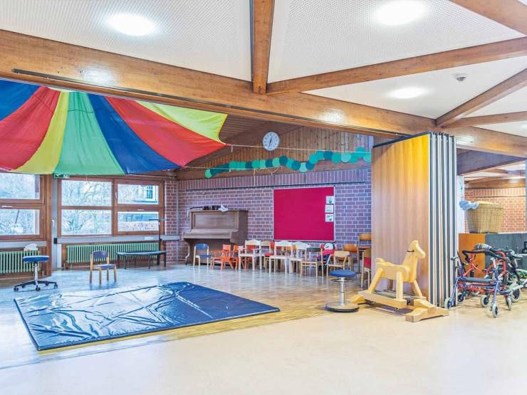 Schulerburg Kindergarten Göppingen Innenansicht Spielgeräte und Rollatoren
